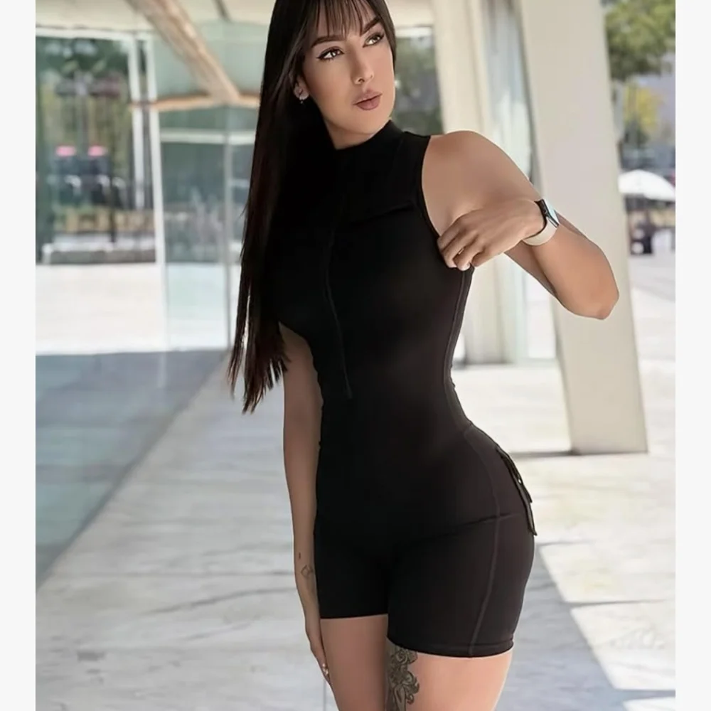 Black Sleeveless Zip-Up Top - Picture 4 of 6